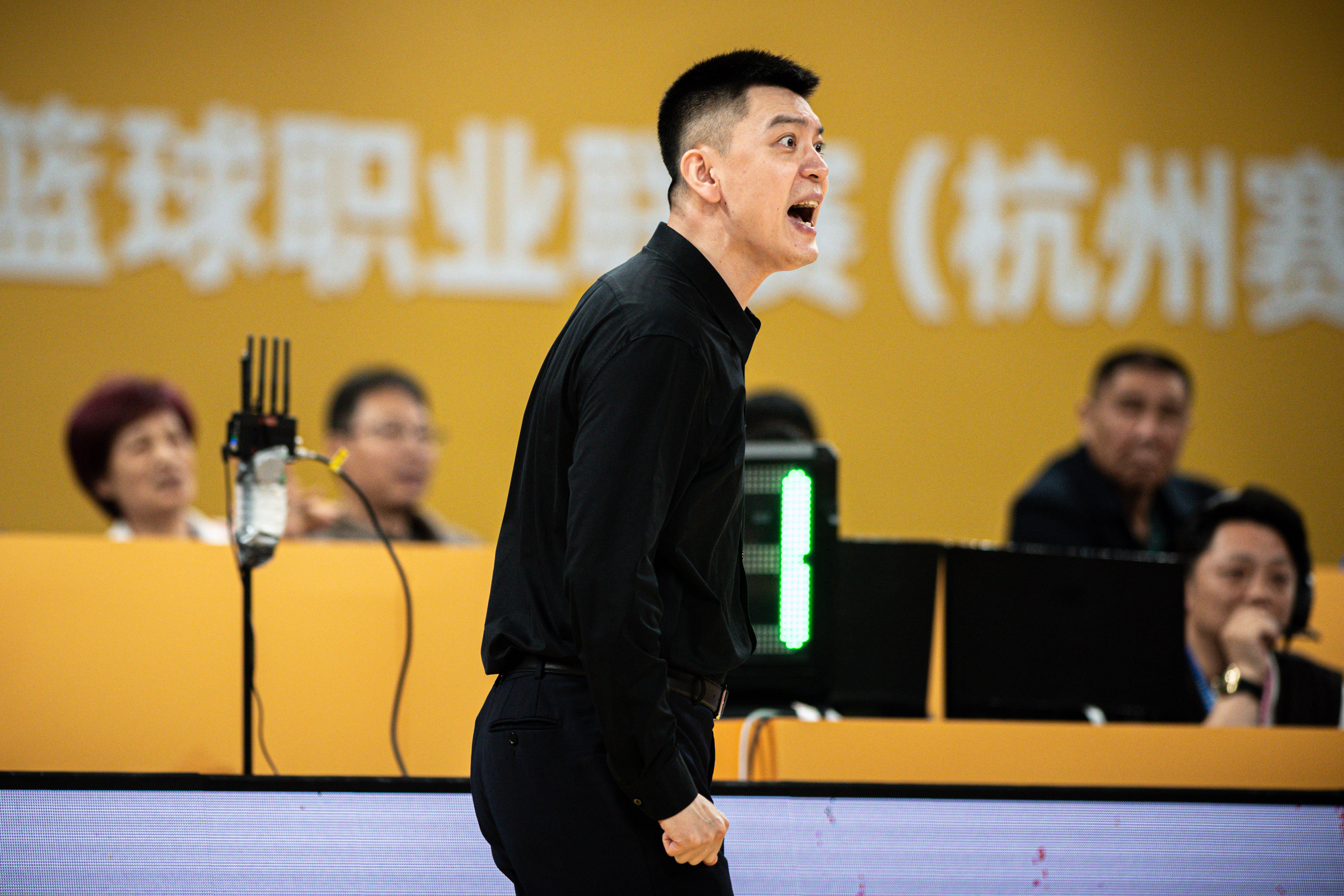 皇冠信用網需要押金吗_杨鸣：皇冠信用網需要押金吗你用欧洲裁判就全用欧洲的 3个裁判3个尺度