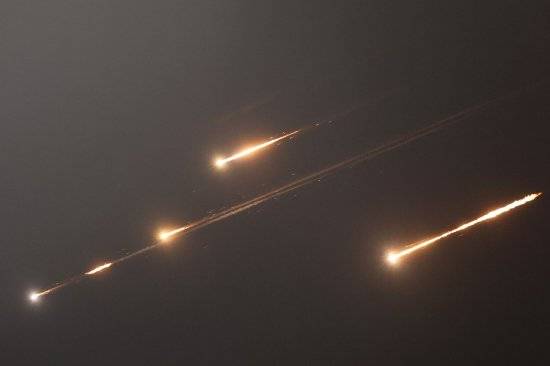 皇冠信用網结算日_伊朗以导弹齐射回应以色列的大规模袭击