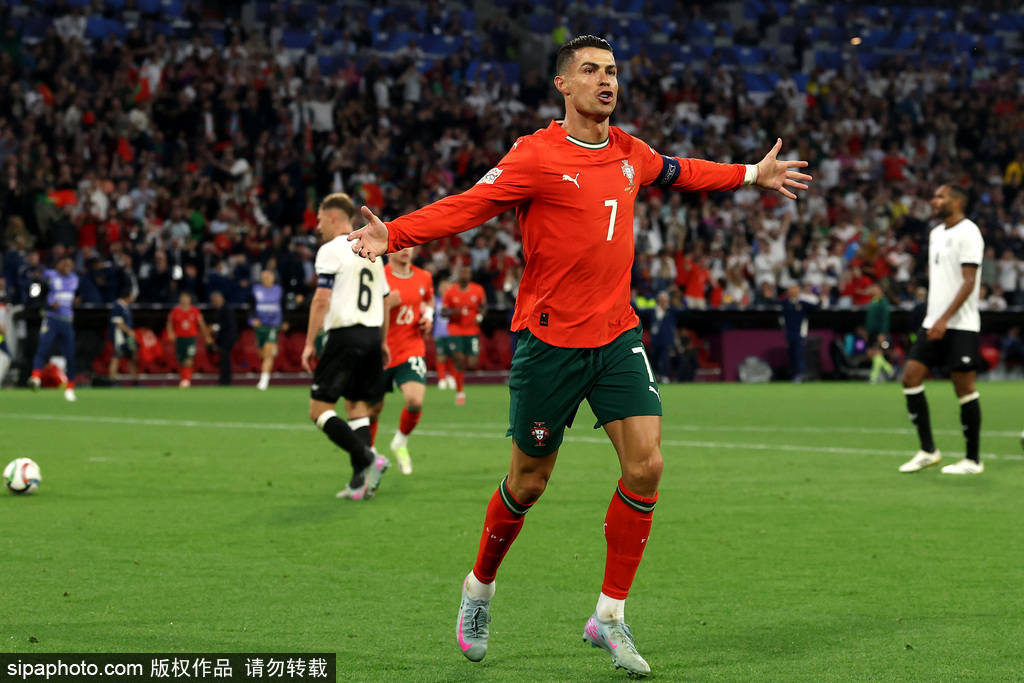 皇冠信用網怎么弄_C罗续约沙特4亿天价合同皇冠信用網怎么弄！德赫亚神吐槽：还说免费踢球